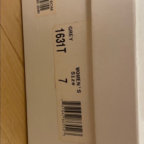 Size 7 grey suede Minnetonka fringe tall boots - Picture 3 of 6